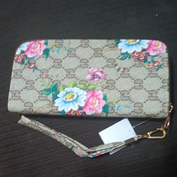 The Unbranded Brand Handbags - Floral Beige Wallet